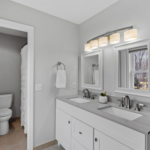 luxurious-modern-bathroom-and-sink-design-in-a-hou-2025-02-11-23-52-04-utc-min